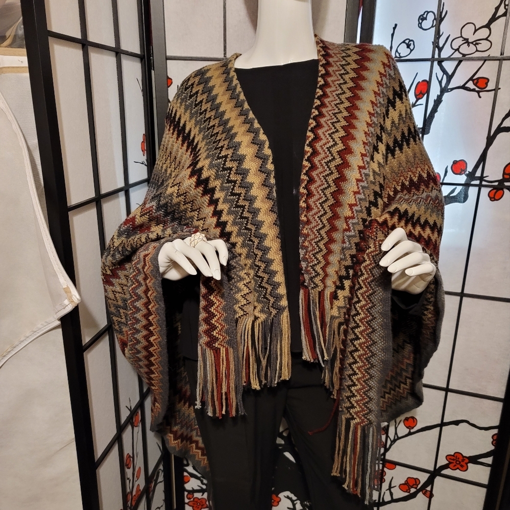 WOVEN HEART LADIES SHAWL WRAP WITH TASSELED SHAG/SIZE SMALL MEDIUM